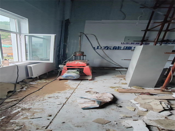 泰丰办事处地基基础下沉墙体裂缝加固注浆顶升施工